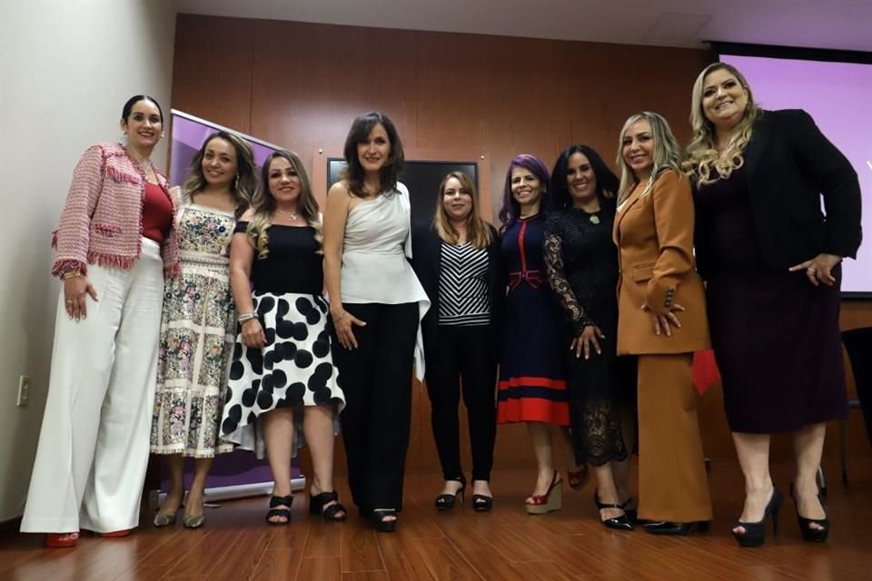 Lorenza Torres, Carolina Vázquez, Emma Georgina Tello, Amparo Jiménez, Patricia González, Sandra Zuluaga, Marcela Espinoza, Juanita Velasco y Paola Solórzano.