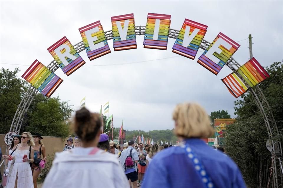 Un hombre murió en el festival de música Glastonbury por un supuesto incidente médico.