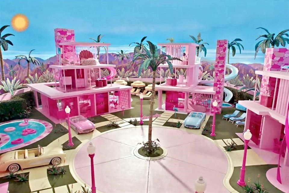 Tras 61 años, la 'Dreamhouse' de Barbie aún funciona como ideal platónico femenino en el mundo; la veremos en la cinta en todo su esplendor.