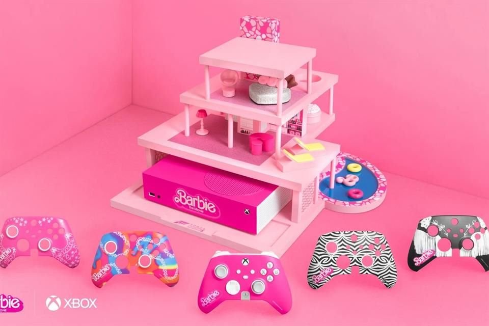 La joya de la colaboración es una Xbox Series S rosada que se integra a una casita de muñecas de Barbie.