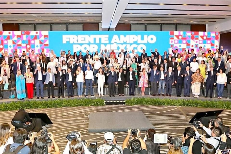 A puerta cerrada, los aspirantes presidenciales dijeron estar abiertos a la sociedad.