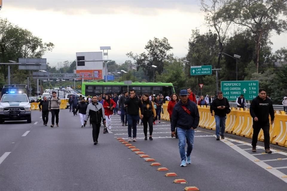 En ninguno de los dos sentidos de la vialidad se podía avanzar. Hasta que hubo acuerdo, se retiraron.