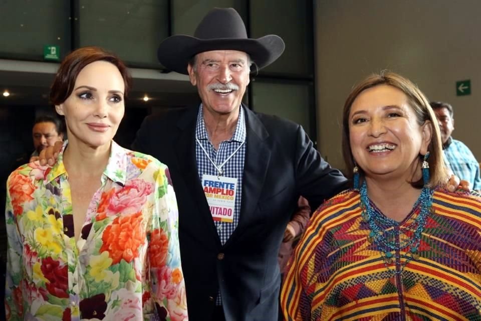 Las senadoras Lilly Téllez y Xóchitl Gálvez expresaron sus dudas sobre el proceso interno. En la imagen acompañadas por el ex Presidente Vicente Fox.