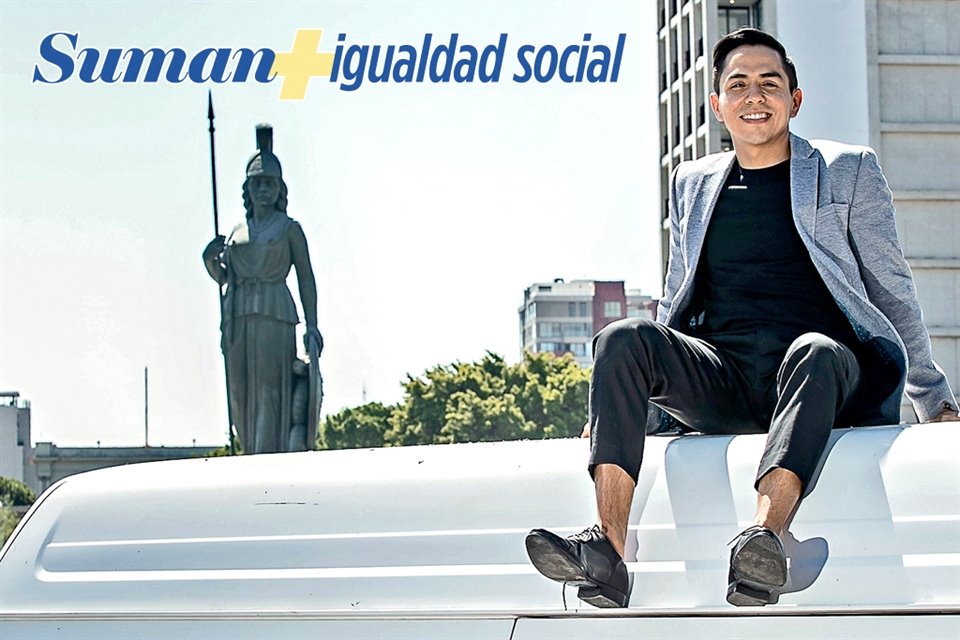 A los 23 años José Luis fundó Estrenón, negocio de ropa usada que facilita a personas de escasos recursos prendas de marca.
