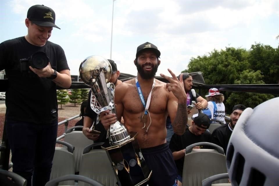 Jugadores de Astros celebran el bicampeonato obtenido en el Cibacopa.