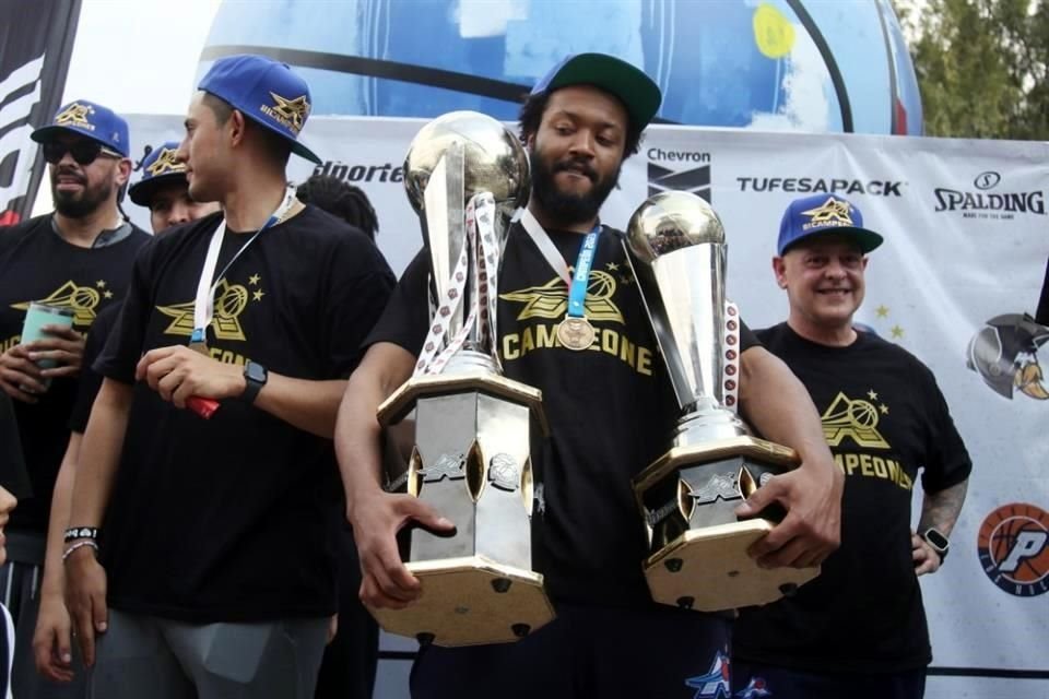 Jugadores de Astros celebran el bicampeonato obtenido en el Cibacopa.