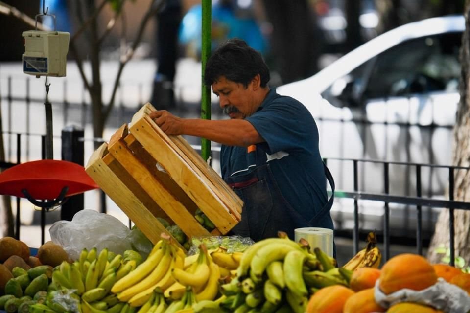 La tasa de inflación en México repuntó a 5.57 por ciento en julio desde un 4.98 por ciento del mes previo.