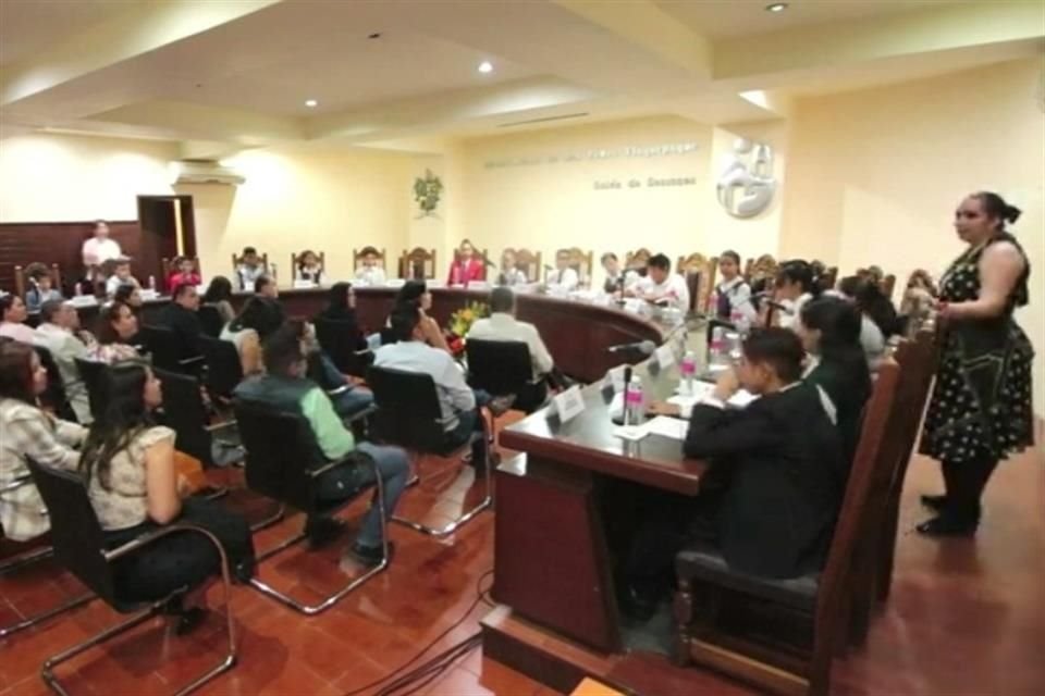 Una veintena de niños de Tlaquepaque participaron en el Cabildo infantil que organizó el Ayuntamiento, donde pidieron mejorar la educación.