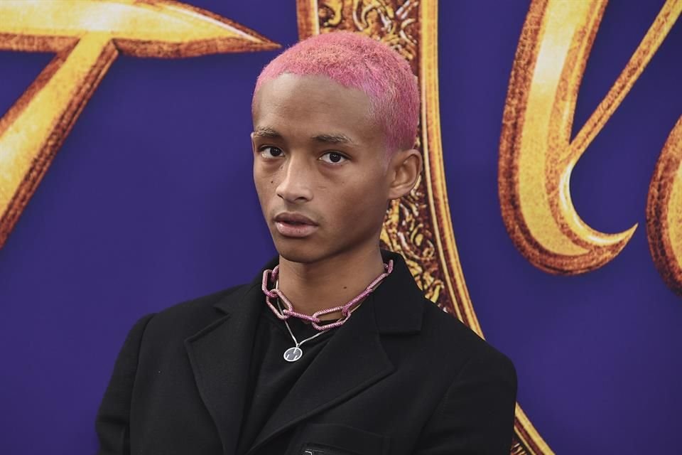 Jaden Smith reveló que su madre, Jada Pinkett, introdujo a toda su familia al uso de drogas psicodélicas.