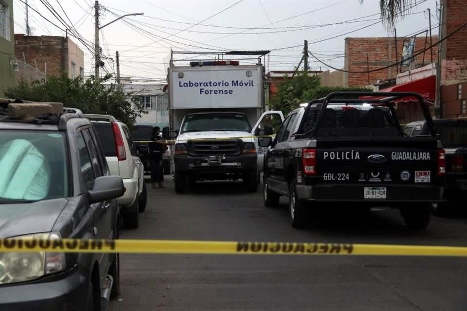 Luego de una riña, un sujeto fue asesinado con un arma blanca la tarde de este jueves en calles de la Colonia Insurgentes, en Guadalajara.