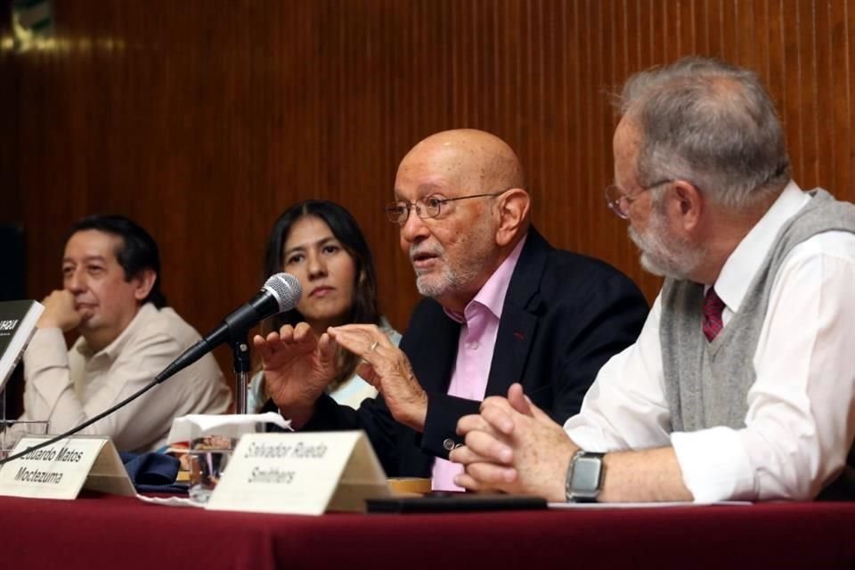 Miguel Pastrana, Patricia Ledesma, Eduardo Matos Moctezuma y Salvador Rueda Smithers presentación este jueves el libro 'Coyolxauhqui, A 45 años de su descubrimiento'.