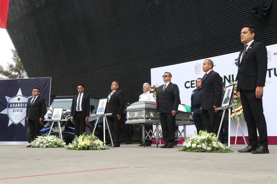 Los integrantes de la Guardia Civil fueron despedidos esta mañana.