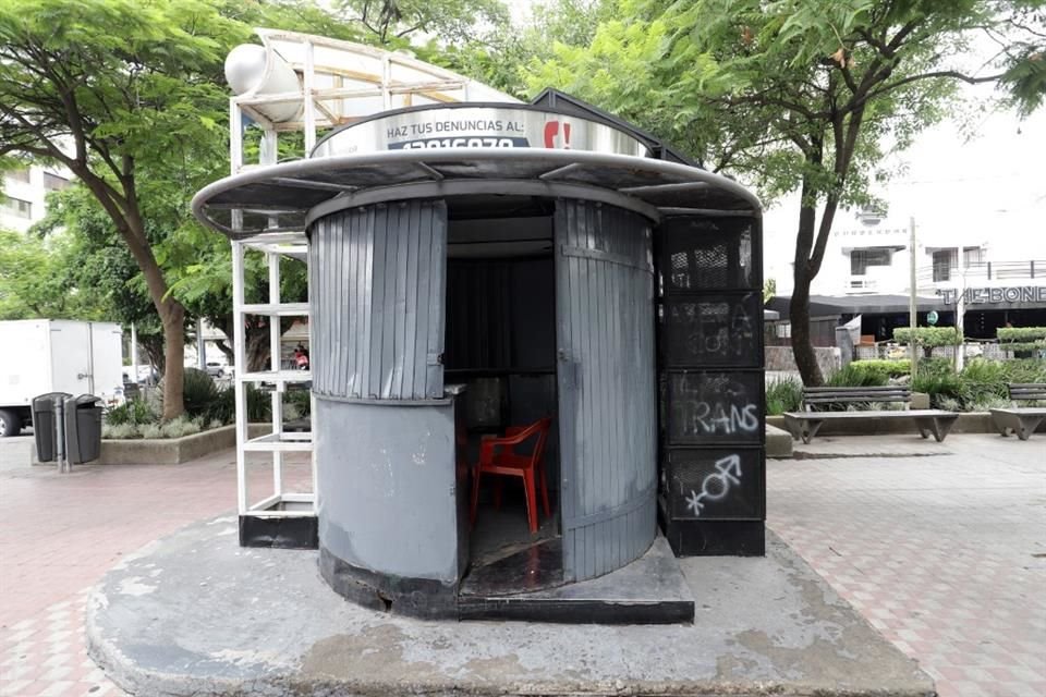 Un módulo de la Policía de Guadalajara ubicado en el Paseo se mantenía cerrado el viernes a las 10:00 horas.