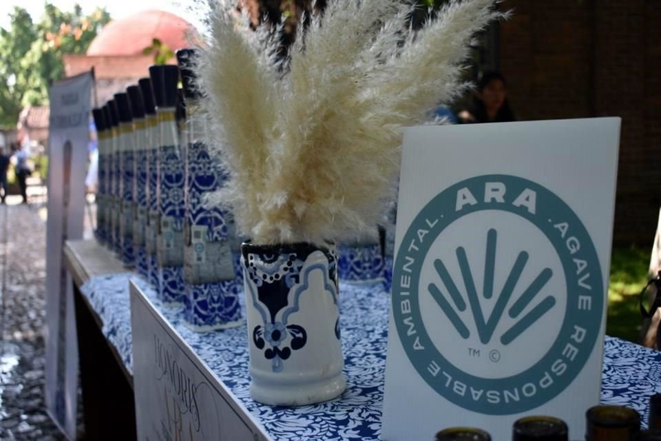 Un aspecto de la presentación del primer lote de tequila libre de deforestación en Guanajuato por parte de una de las cuatro empresas productoras de tequila en el Estado.