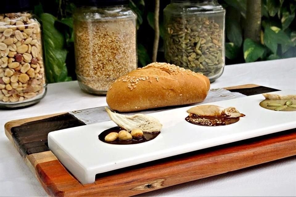 10 Experiences fue creado por el chef Alejandro Torres y de su esposa, Lorena Sanromán Aranda.