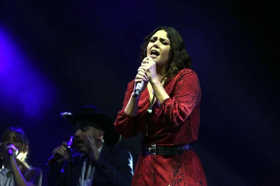 La cantante conquistó a los 3 mil espectadores que acudieron anoche a su 'Desierto Tour' en el Palco Tecate.