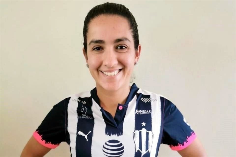 Eva Espejo ya lució los colores de Rayadas, su nuevo equipo.