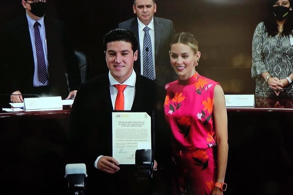 Samuel García acudió acompañado de su esposa Mariana Rodríguez.