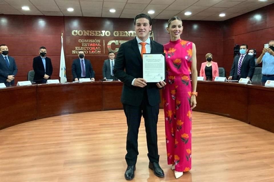 Samuel García recibió su constancia como Gobernador electo de Nuevo León.