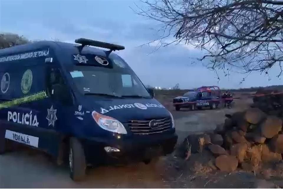 Vía reporte ciudadano, la Policía de Tonalá encontró un cadáver semicarbonizado, a la altura de Puente Grande.