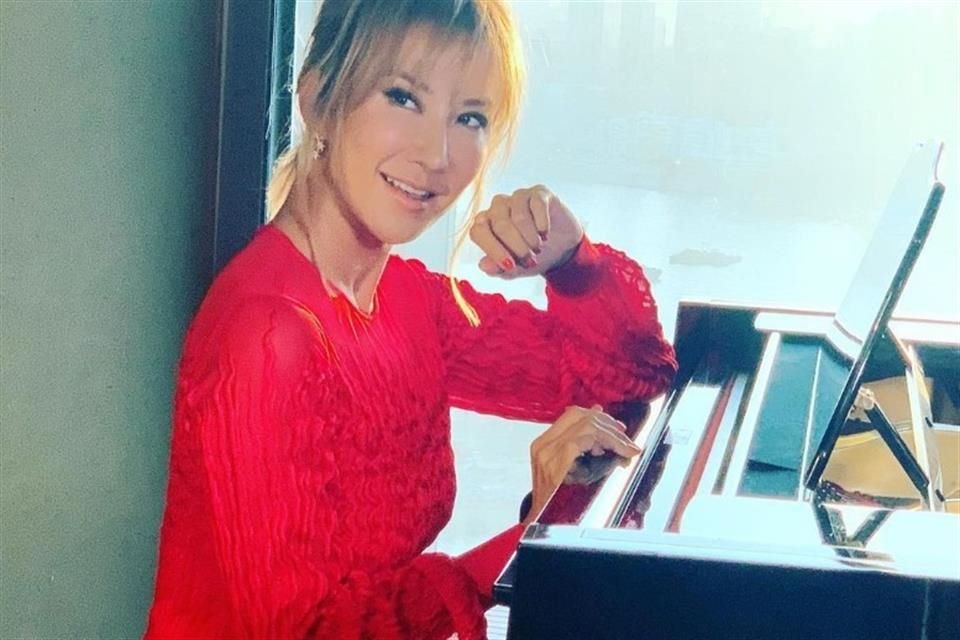 La cantante y compositora de 'Mulán', Coco Lee, murió a los 48 años tras atentar contra su vida, padecía depresión.