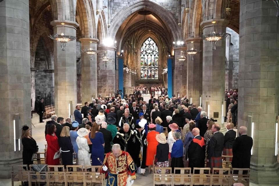 A Carlos III le fueron presentados los Honores de Escocia.