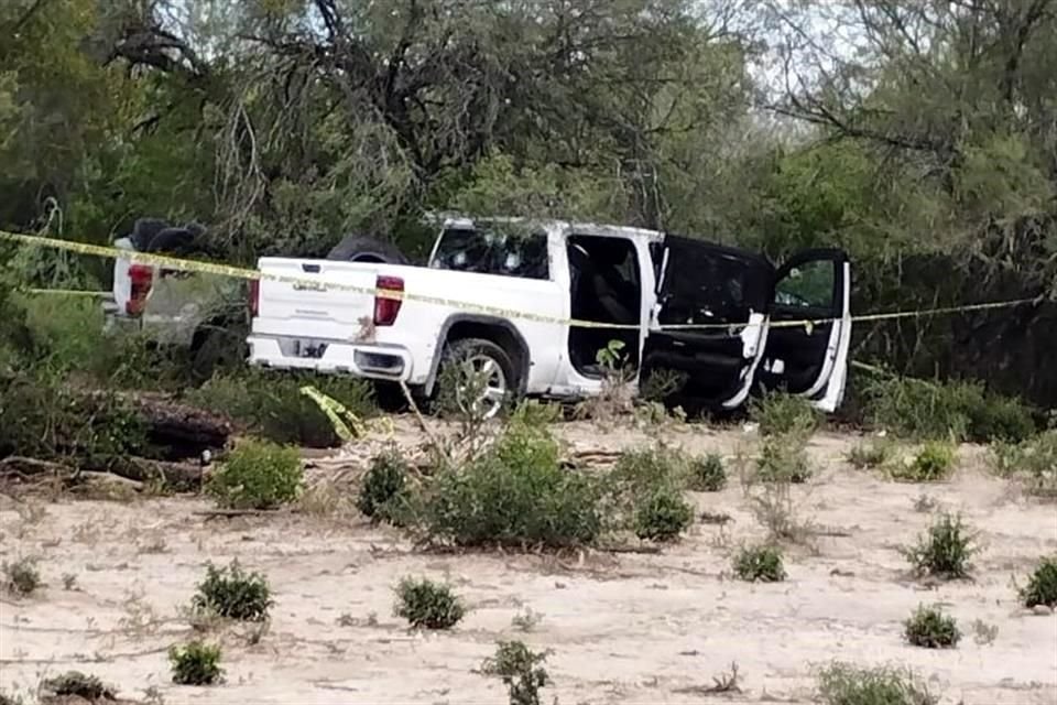 Tras repeler y abatir a nueve de los pistoleros, los soldados aseguraron tres camionetas, nueve armas largas y una corta.