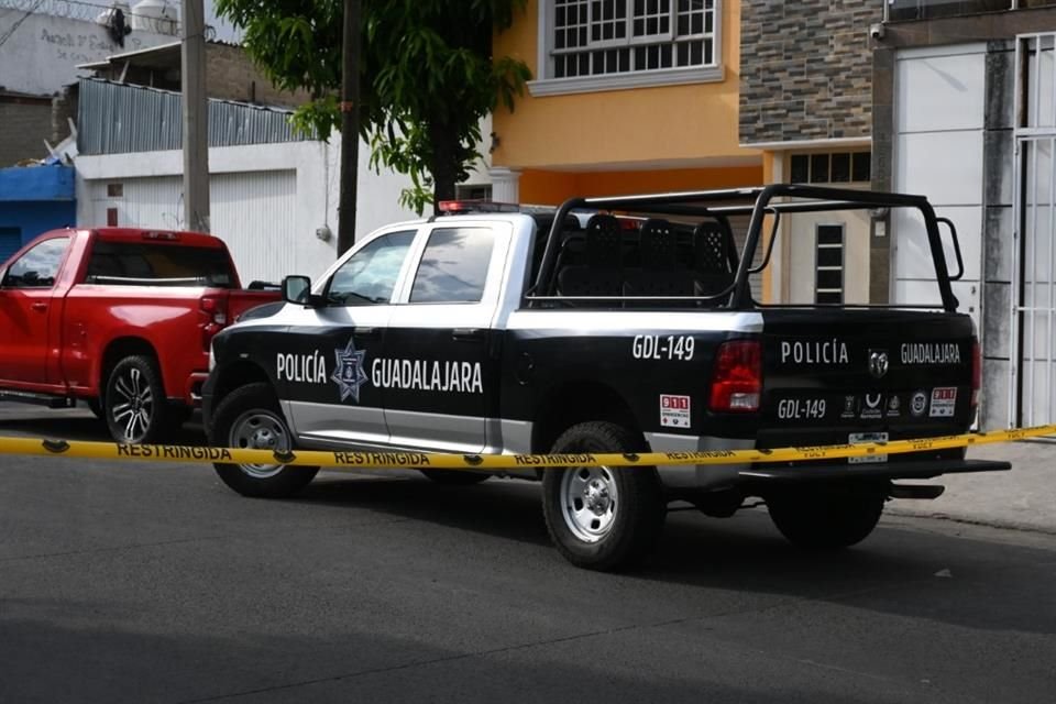 Dos hombres fueron asesinados a balazos al interior de una tapicería de la Colonia Villa Hidalgo, en Guadalajara.