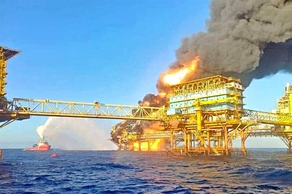 Dos trabajadores muertos, uno desaparecido y ocho lesionados es el saldo de un incendio registrado ayer en la plataforma Nohoch-A del activo de producción marina Cantarell de Pemex