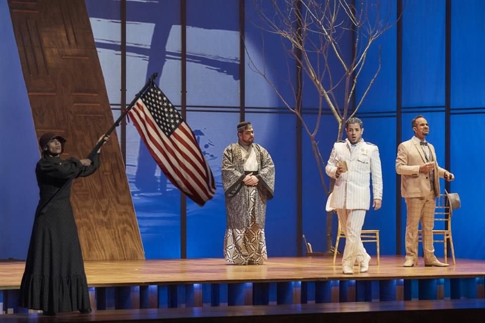 Madama Butterfly cuenta con la dirección escénica de Luis Manuel Aguilar 'Mosco', quien busca reivindicar en la historia la igualdad y dejar de lado la victimización del personaje principal.