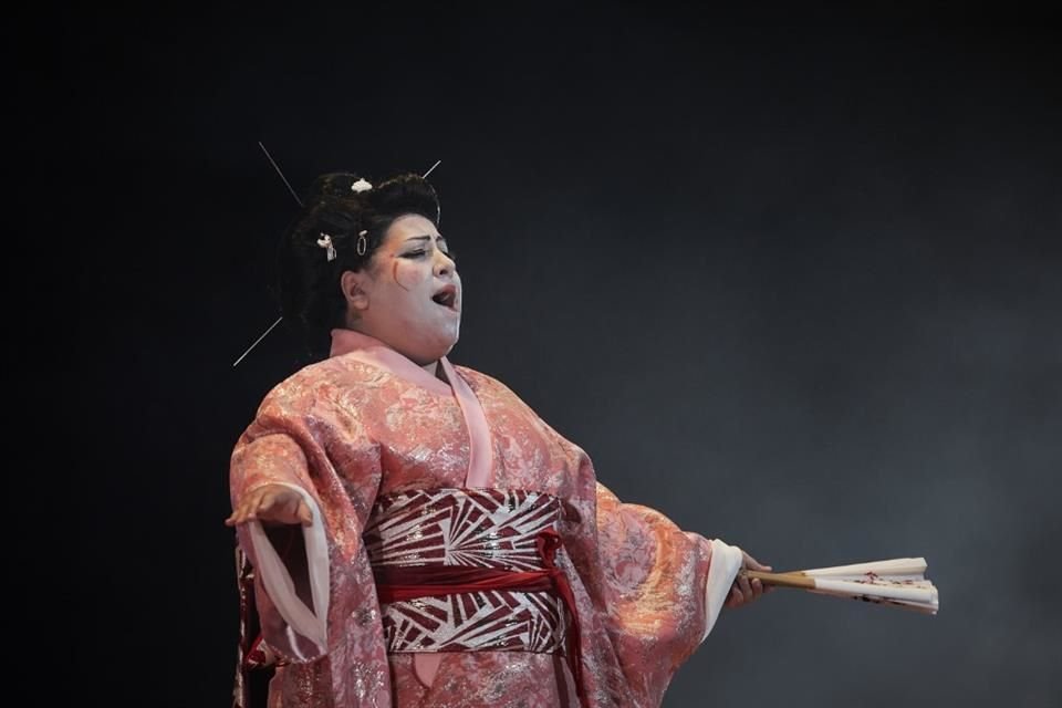 La soprano mexicana María Katzarava y el tenor César Delgado, protagonizan una de las óperas más representadas en el mundo, Madama Butterfly, de Giacomo Puccini, drama en tres actos.