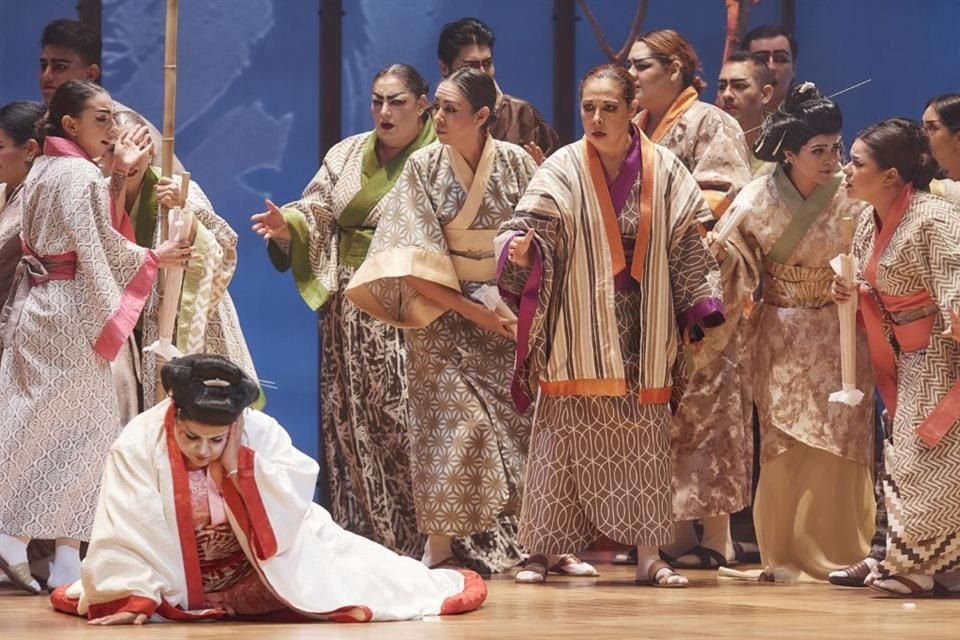 Madama Butterfly llega bajo la dirección de escena de Luis Aguilar y del director musical Enrique Patrón de Rueda, al frente de la Orquesta Solistas de América, y el Coro Municipal de Zapopan.