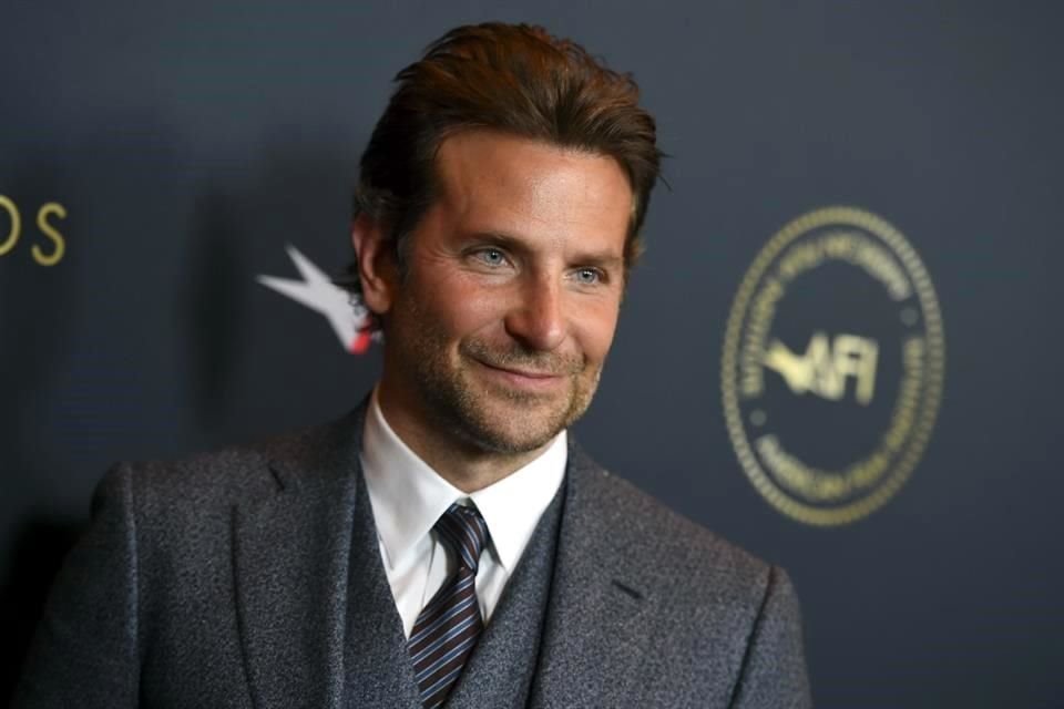 Bradley Cooper firmó un contrato con iHeartPodcasts sobre programas que contarán historias reales.