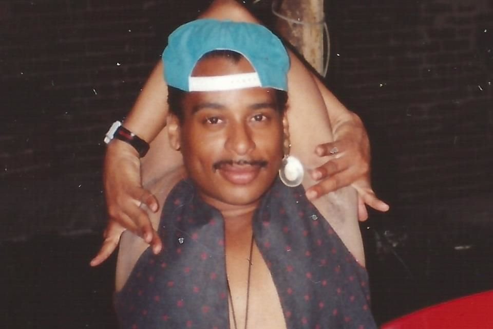 Willie Ninja fue bailarín, coreógrafo y líder de la House of Ninja, a él se le atribuye la creación de muchos de los movimientos y técnicas distintivas del voguing.
