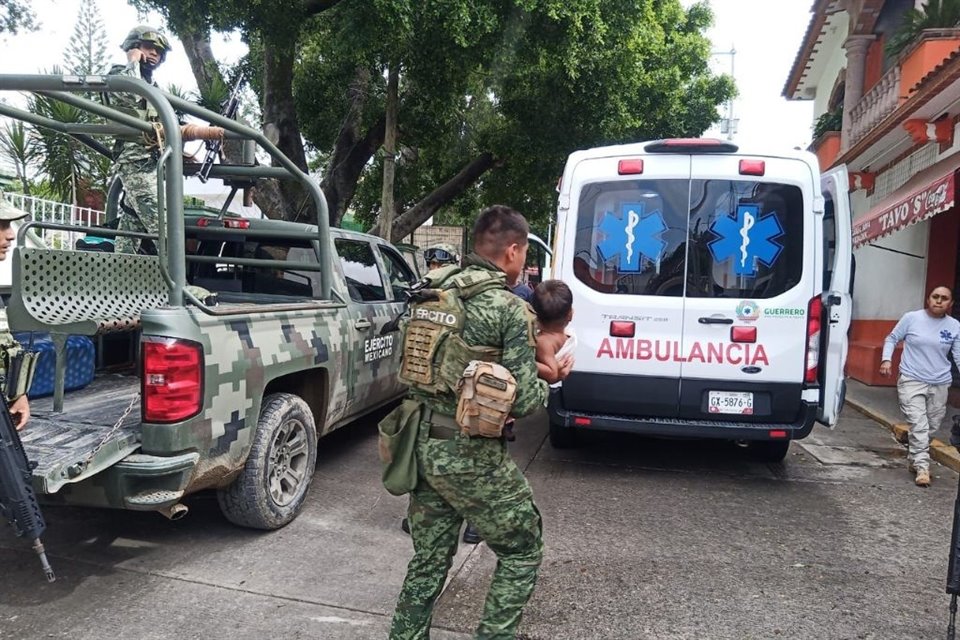 Hombres armados asesinaron a balazos a un matrimonio e hirieron a un niño de 2 años en Cuetzala, Guerrero, informaron autoridades estatales.