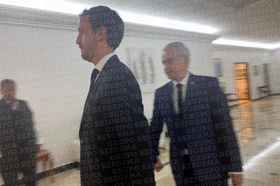 El presidente de la Cámara de Diputados, Santiago Creel, también esutvo en los velatorios del Panteón Francés.