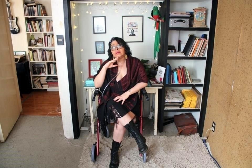 Zaría Abreu mantiene una lucha contra sus enfermedades mientras sigue escribiendo sus textos.