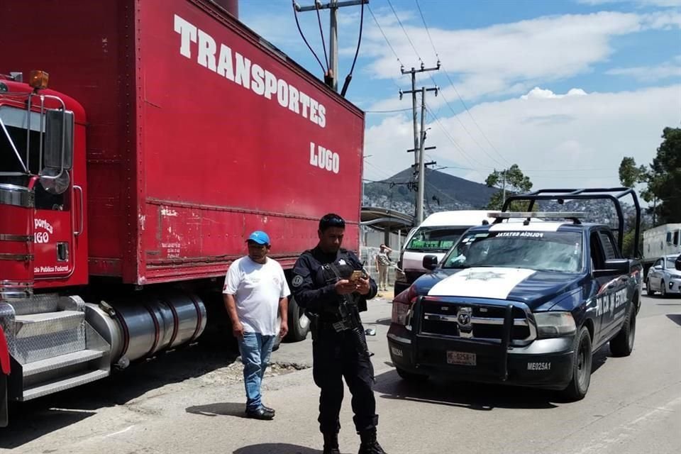 Al intentar huir, el conductor del camión arrolló a un checador que trabajaba en la zona de Ecatepec.