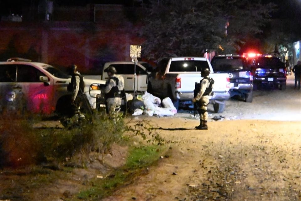 El Gobernador Enrique Alfaro informó que personal de la Fiscalía y Policía Municipal fue atacado con explosivos y hay 3 elementos muertos.