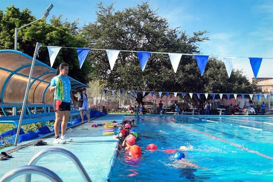 Los cursos son para aprender diferentes disciplinas, entre ellas, natación.