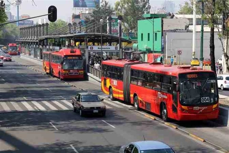 'Se habilitarán 4 puertas de ascenso y descenso adicionales para lograr el acople simultáneo de autobuses biarticulados, 2 por sentido', será parte del mantenimiento de la L1 del Metrobús.