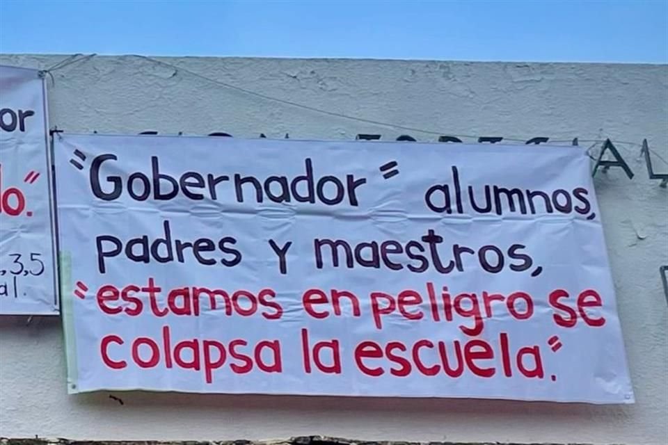 En el CAM de La Normal se colocaron pancartas como protesta.