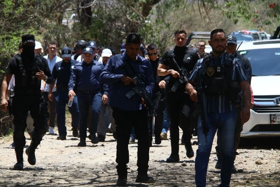 Un fuerte despliegue de autoridades se dio ayer en Tlaquepaque, en la zona donde ocurrió el ataque con explosivos la noche del martes.