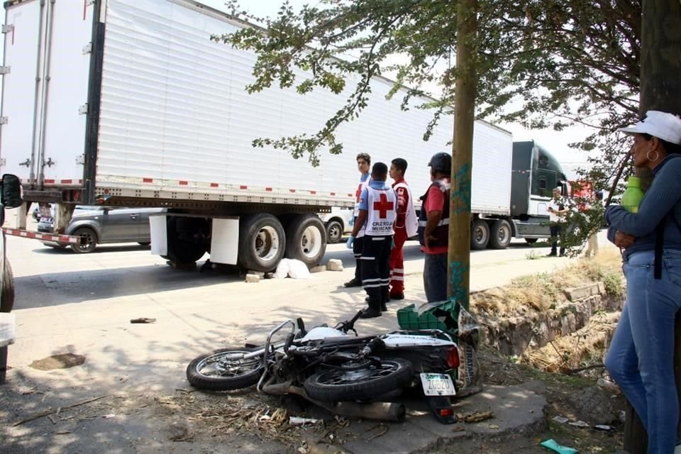 El hombre fue arrollado por un trailero sobre la Avenida Adolf B. Horn, al cruce con la Calle Dr. Pedro Juan Mirassou Tarno.