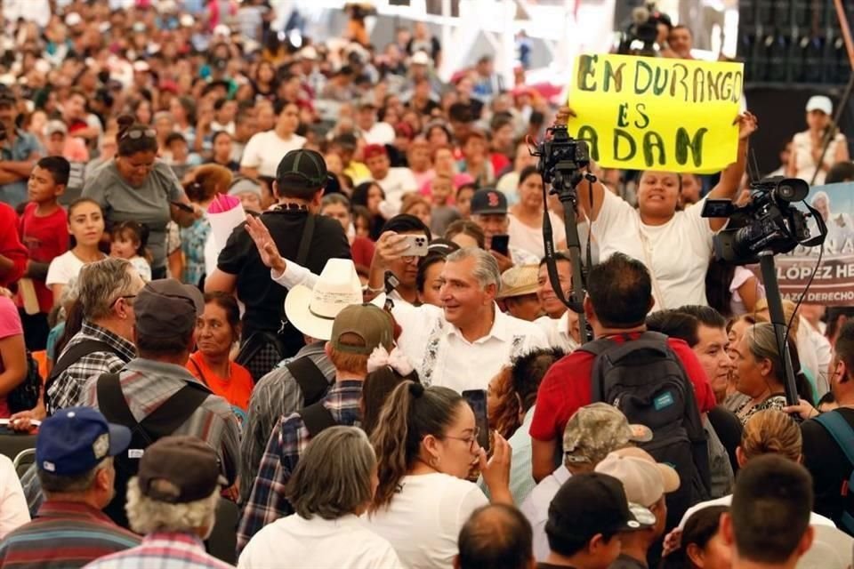 El aspirante presidencial presumió que hay programas sociales 'como nunca en la historia del País'.