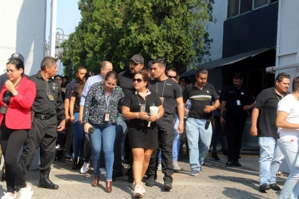 Durante homenaje a policías víctimas de explosión en Tlajomulco, familiares compartieron el amor que tenían a su profesión.