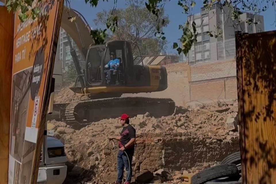 Imágenes de la demolición casa en la Calle José Guadalupe Zuno 1953.