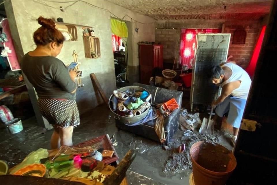 Autoridades reportaron 110 casas inundadas en la ZMG por la lluvia de esta madrugada.
