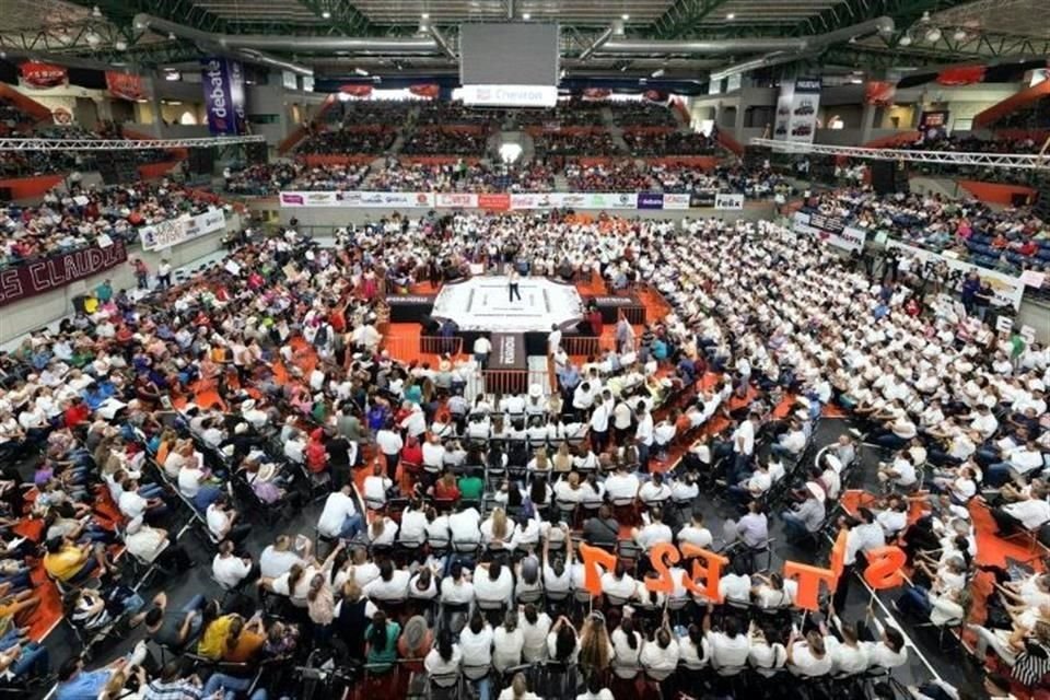 Los médicos asistieron durante el día al mitin en Culiacán.