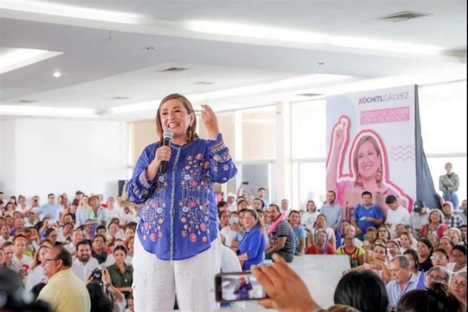 Xóchitl Gálvez amplió las denuncias que presentó ante INE contra AMLO, al acusar violación a su derecho a la privacidad y secreto bancario.